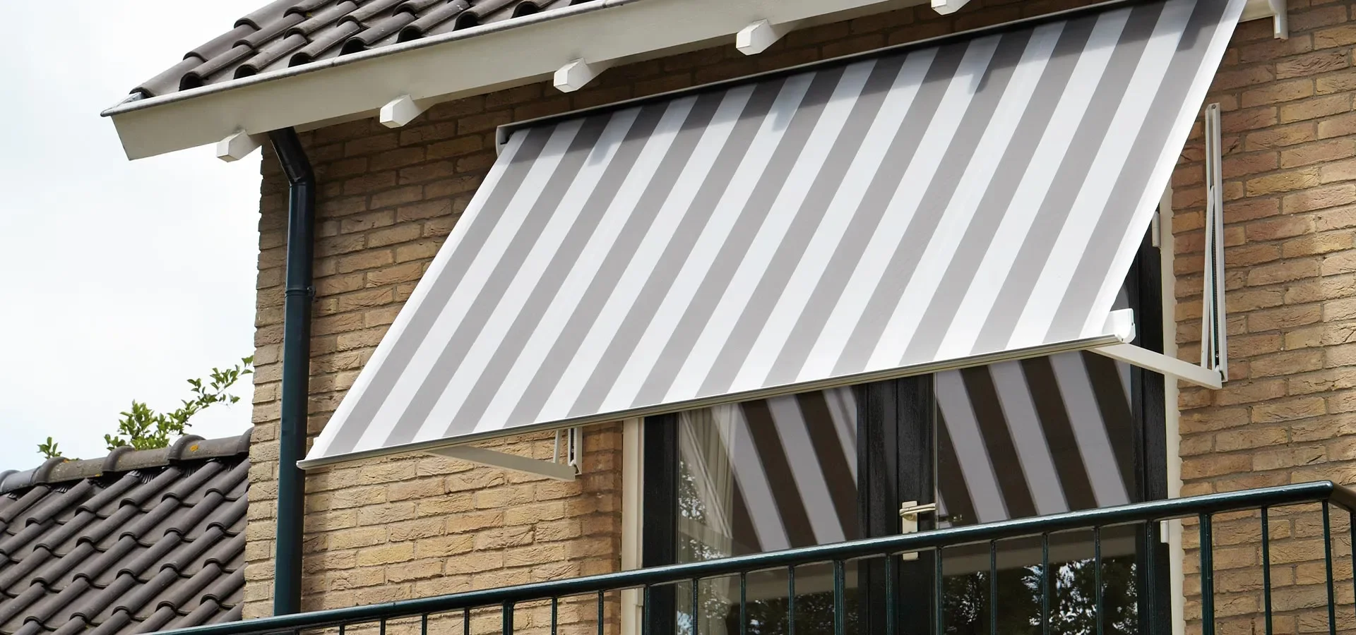 690-buitenzonwering_uitvalscherm_header.webp 690-buitenzonwering_uitvalscherm_header.webp